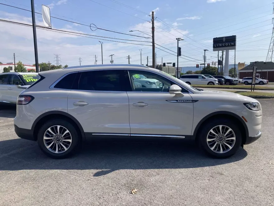 2022 Lincoln Nautilus Standard photo 1