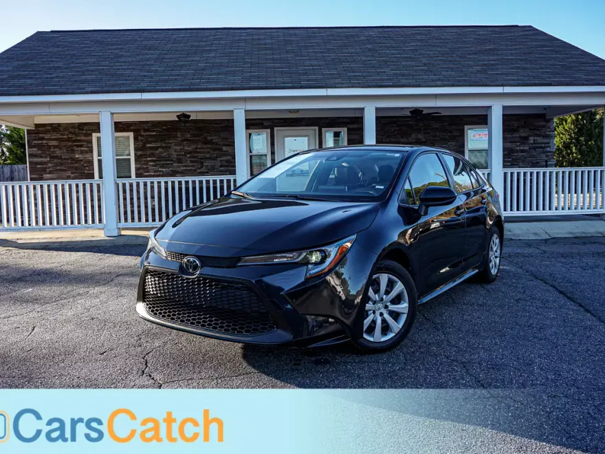 2020 Toyota Corolla LE photo 1