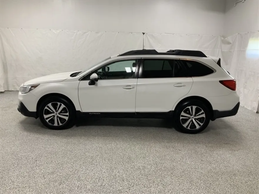 2018 Subaru Outback 3.6R Limited photo 2