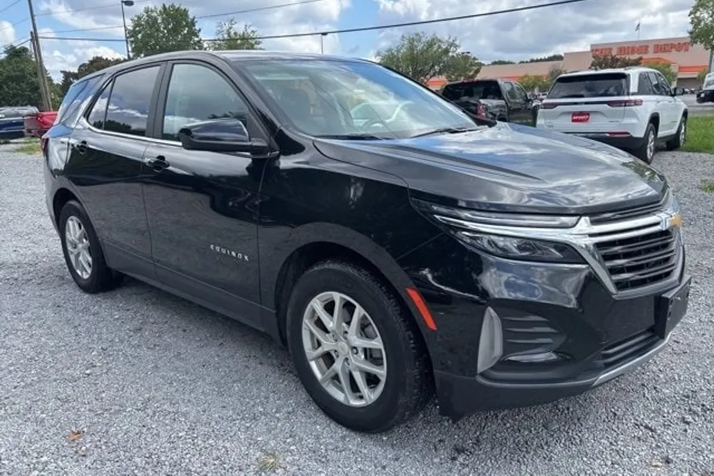2023 Chevrolet Equinox LT photo 1