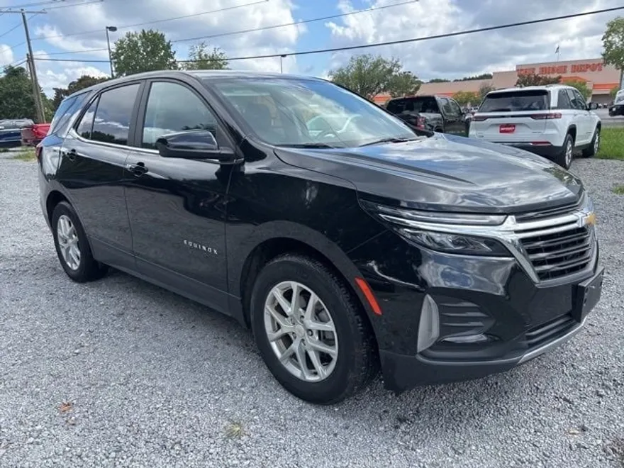 2023 Chevrolet Equinox LT photo 1