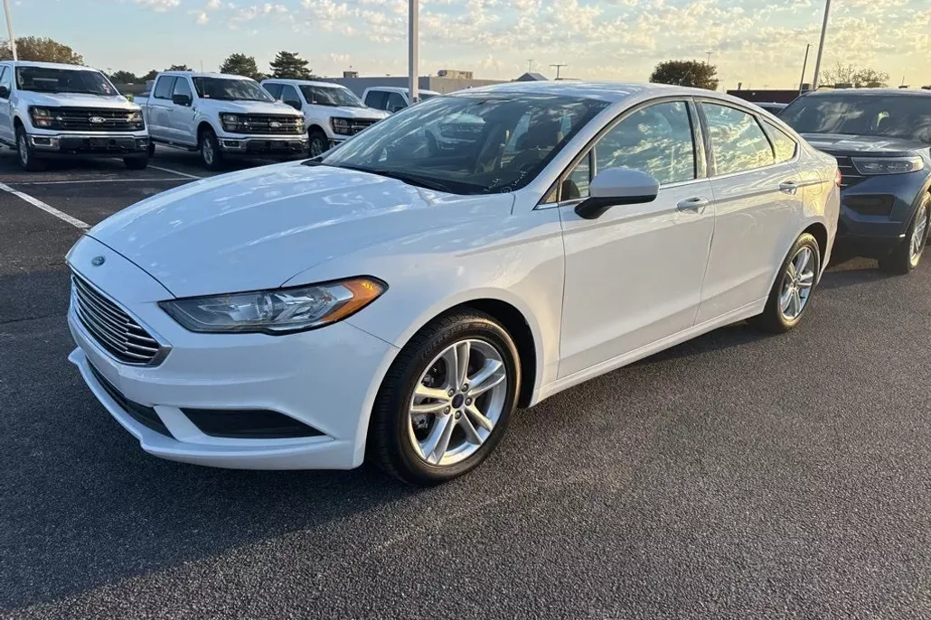 2018 Ford Fusion SE photo 1