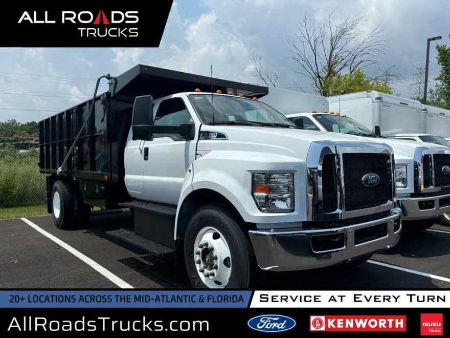 2025 Ford F-650 Base photo 1