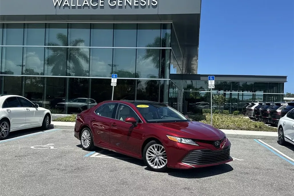2020 Toyota Camry XLE photo 1