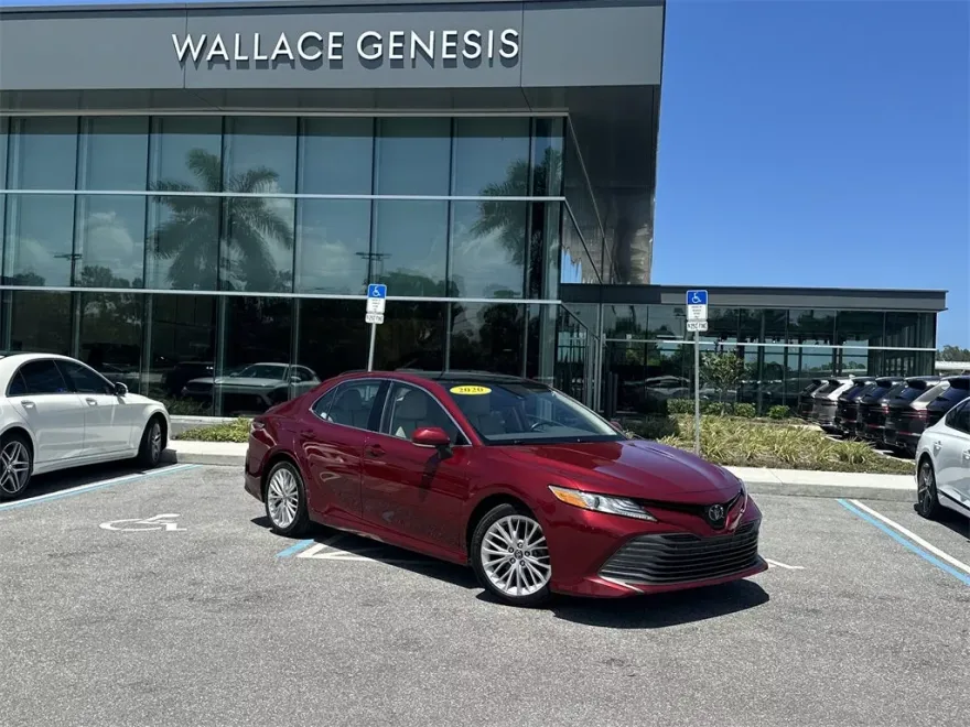 2020 Toyota Camry XLE photo 1