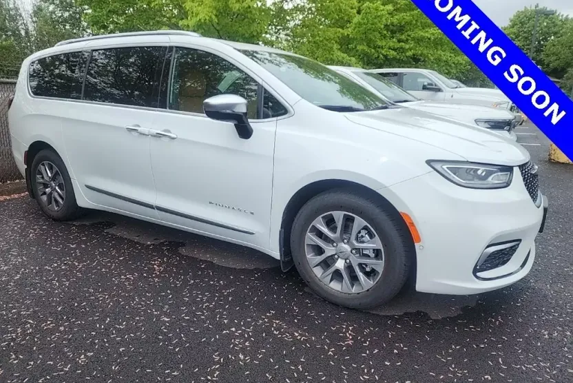 2023 Chrysler Pacifica Hybrid Pinnacle photo 1