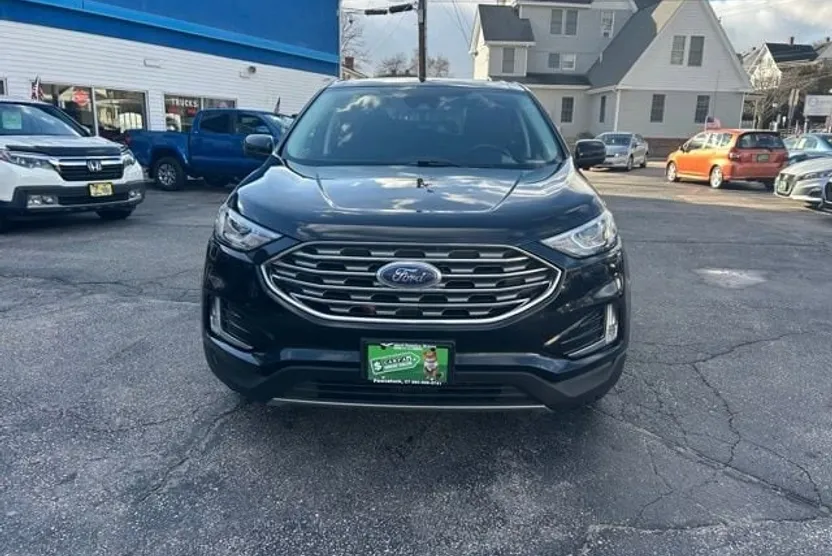 2021 Ford Edge SEL photo 1