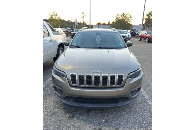 2019 Jeep Cherokee Latitude photo 1