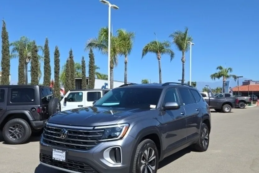 2024 Volkswagen Atlas SE photo 1