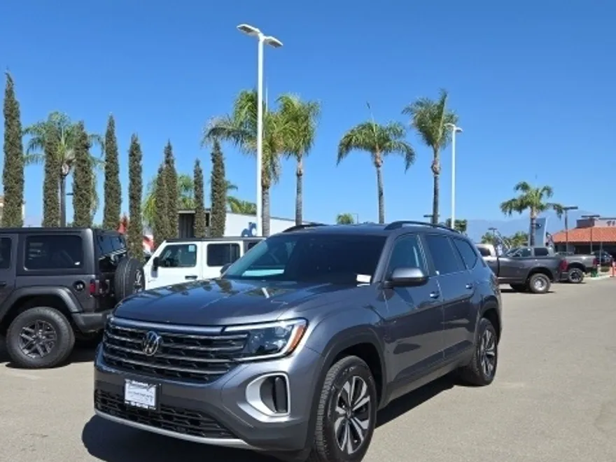 2024 Volkswagen Atlas SE photo 1