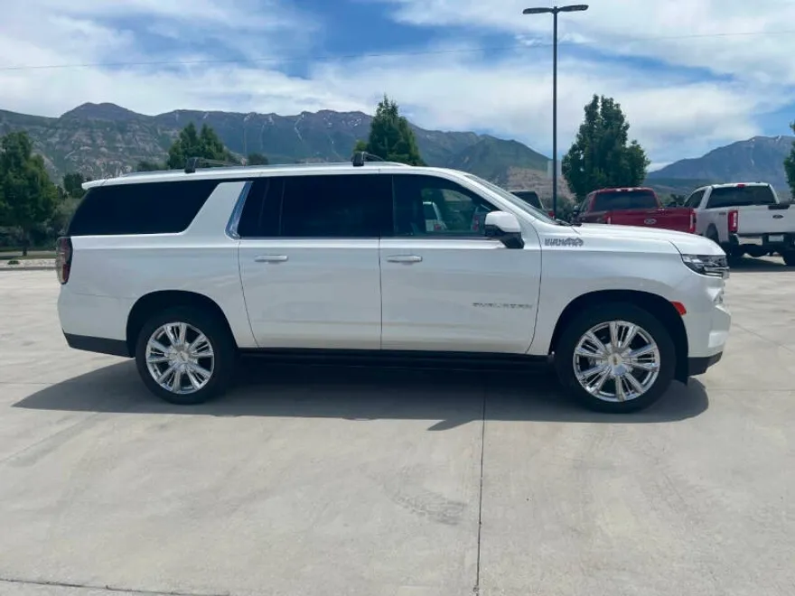 2023 Chevrolet Suburban High Country photo 1