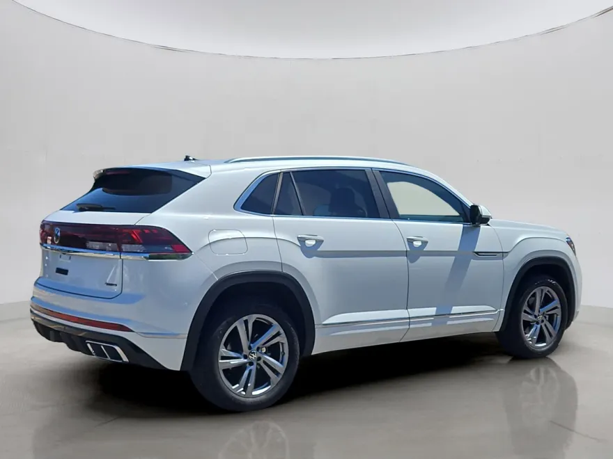 2024 Volkswagen Atlas Cross Sport SEL R-Line photo 1