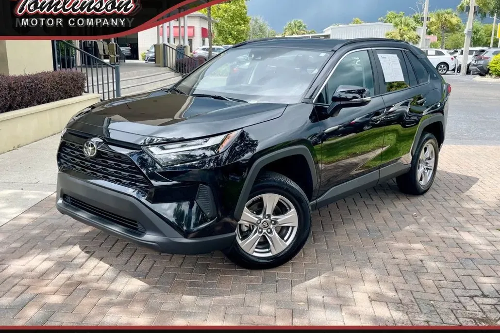 2023 Toyota RAV4 XLE photo 1