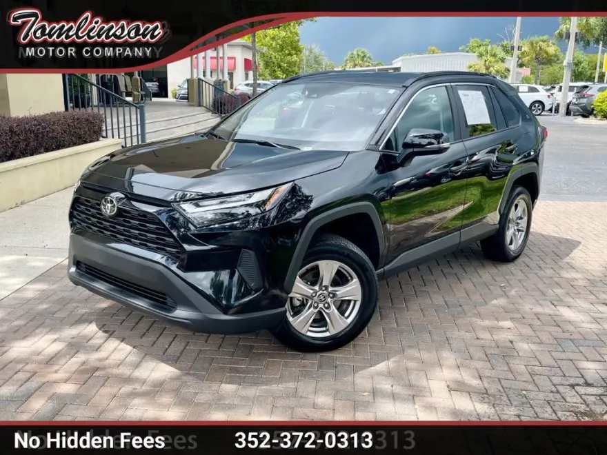 2023 Toyota RAV4 XLE photo 1