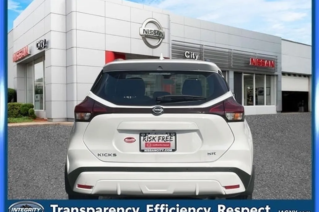 2024 Nissan Kicks SR photo 1