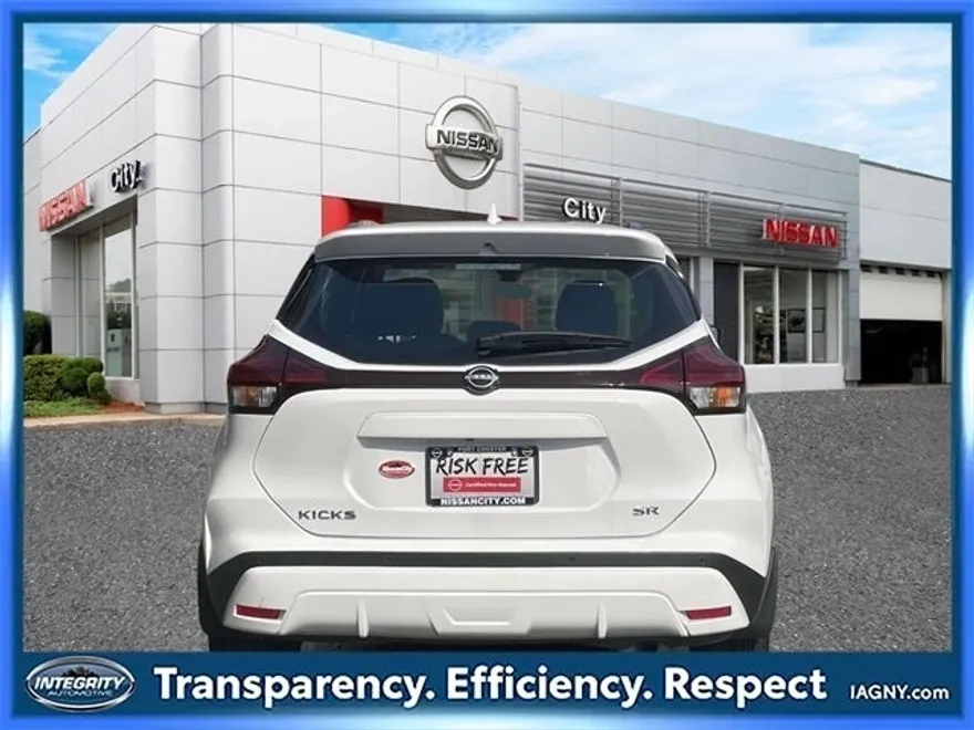 2024 Nissan Kicks SR photo 1