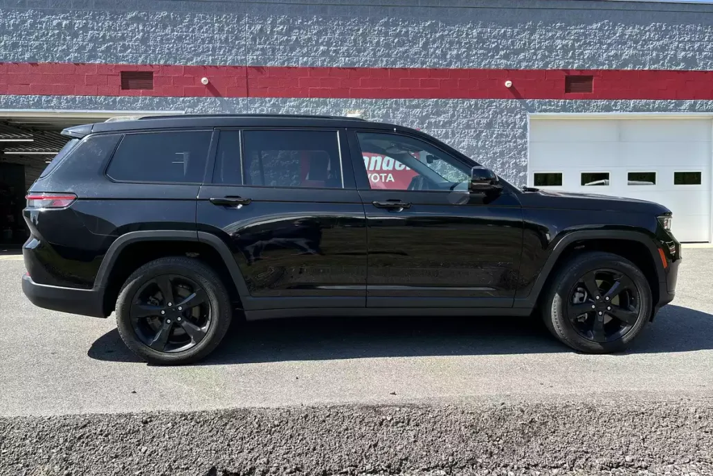 2023 Jeep Grand Cherokee Limited photo 1