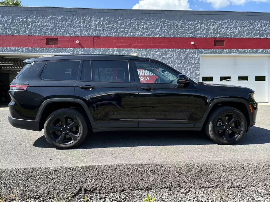 2023 Jeep Grand Cherokee Limited photo 1