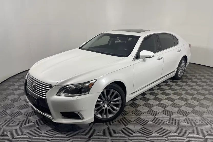 2014 Lexus LS 460 L photo 1