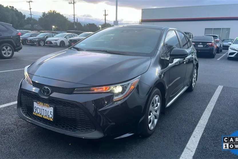 2022 Toyota Corolla LE photo 1