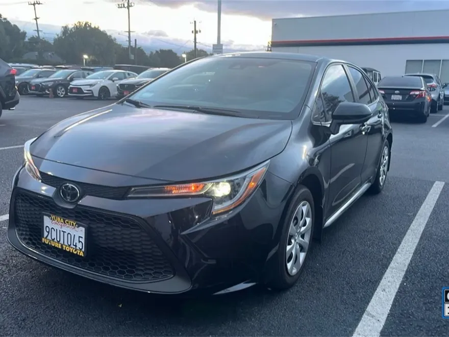 2022 Toyota Corolla LE photo 1