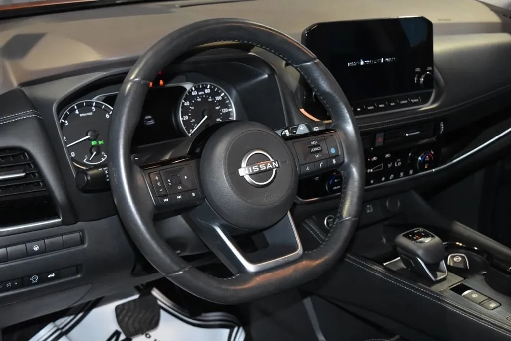 2023 Nissan Rogue SL photo 1