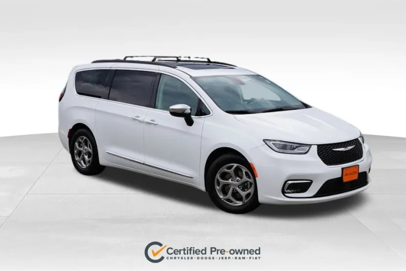 2023 Chrysler Pacifica Limited photo 1
