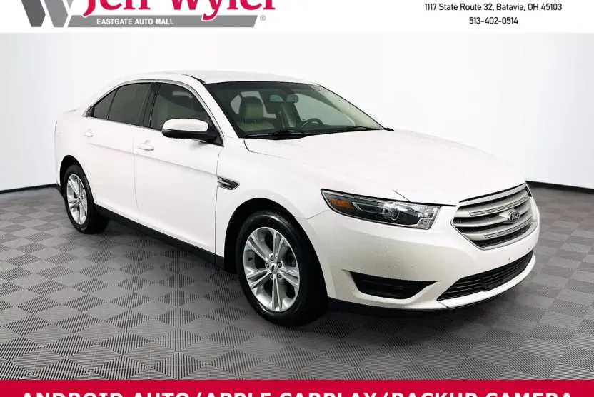 2017 Ford Taurus SEL photo 1