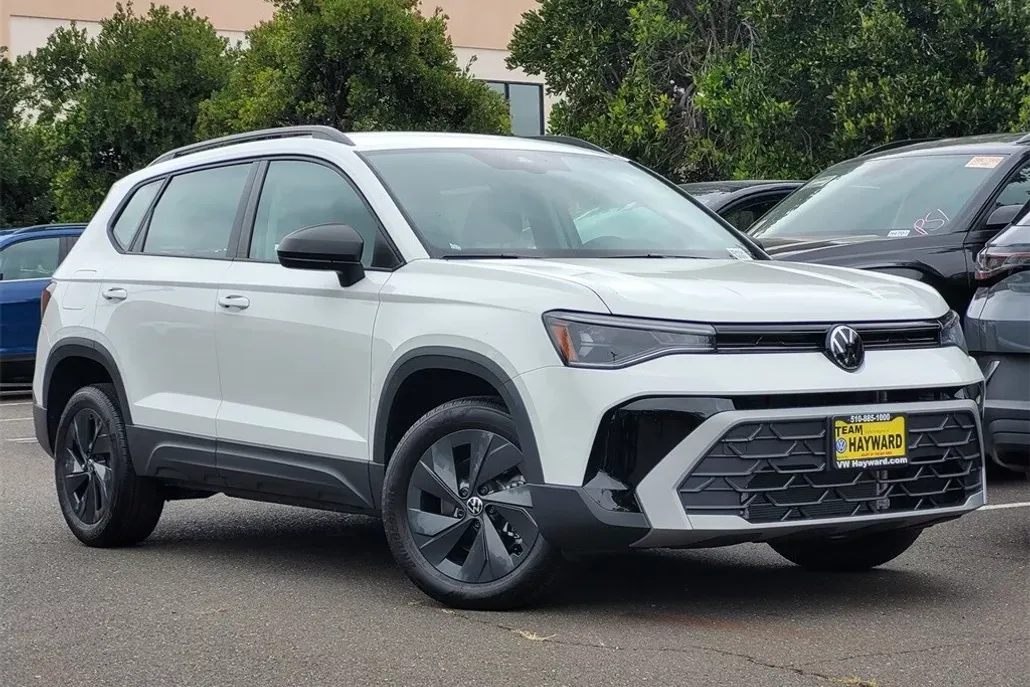 2025 Volkswagen Taos S photo 1