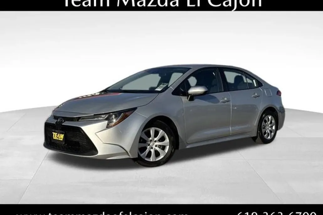 2021 Toyota Corolla LE photo 1