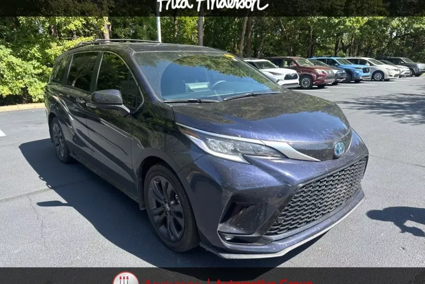2024 Toyota Sienna XSE photo 1