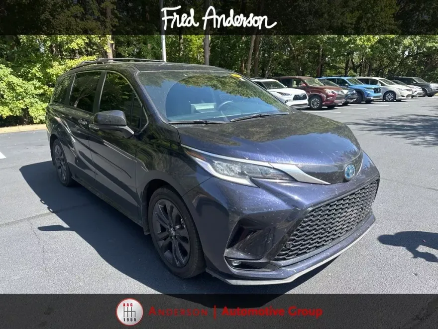 2024 Toyota Sienna XSE photo 1