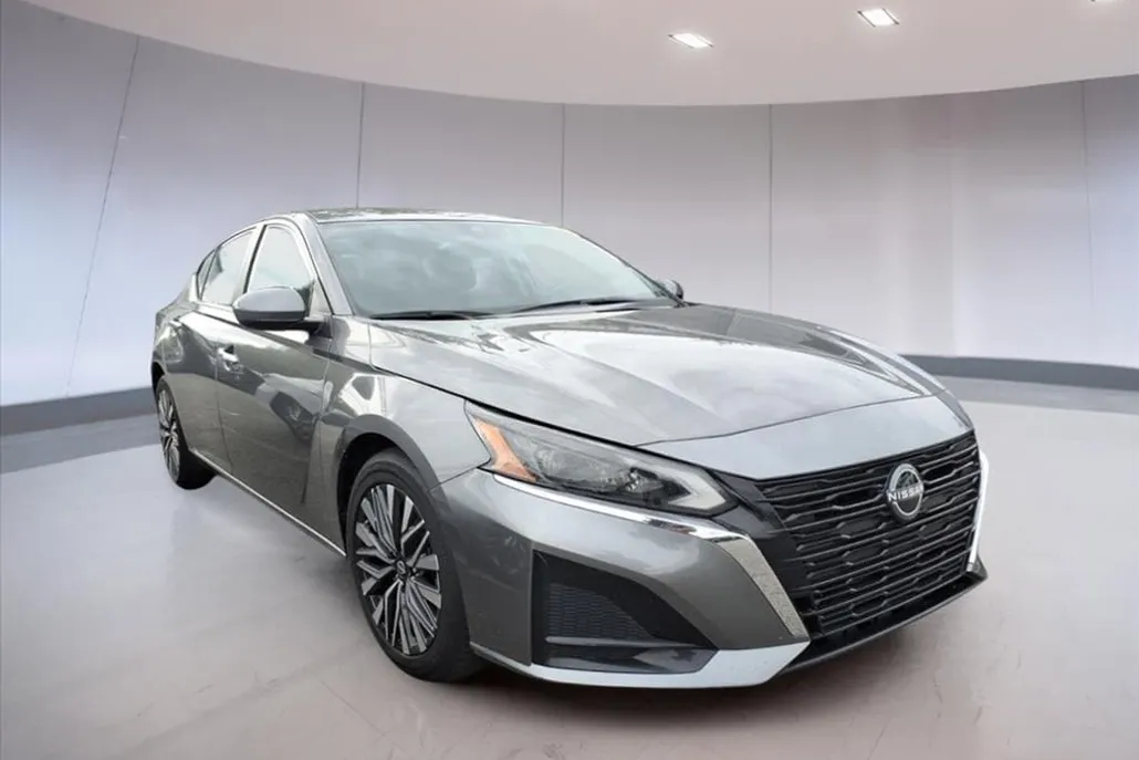 2023 Nissan Altima 2.5 SV photo 1