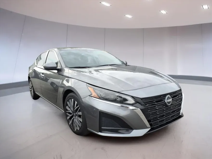 2023 Nissan Altima 2.5 SV photo 1