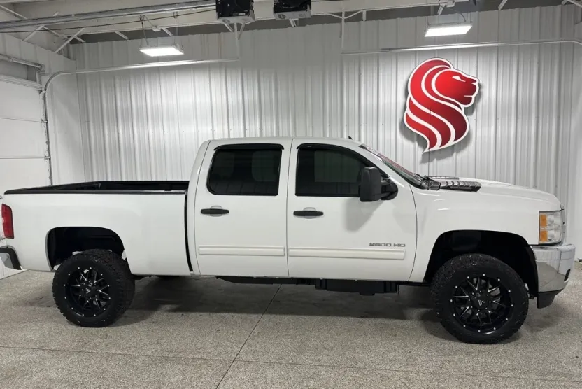 2011 Chevrolet Silverado 2500HD LT photo 1