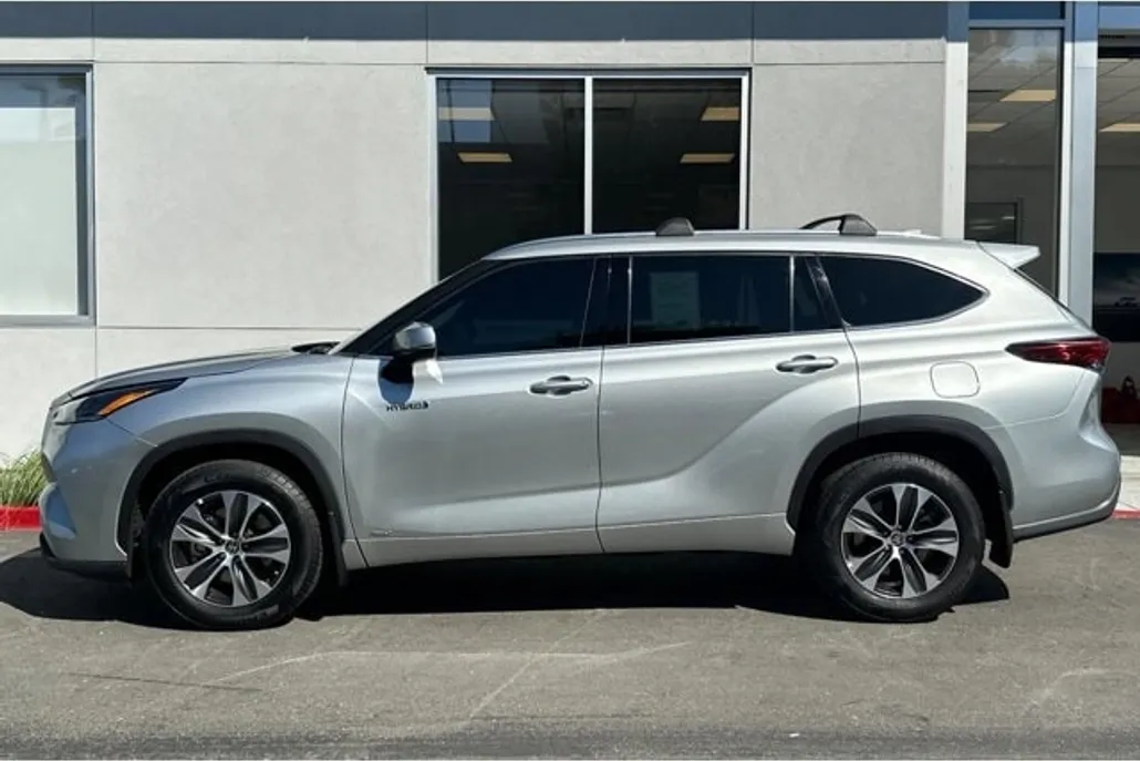 2021 Toyota Highlander Hybrid XLE photo 1