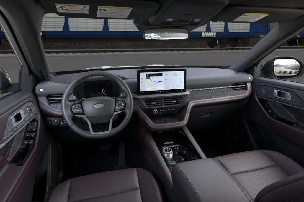 2025 Ford Explorer Platinum photo 1