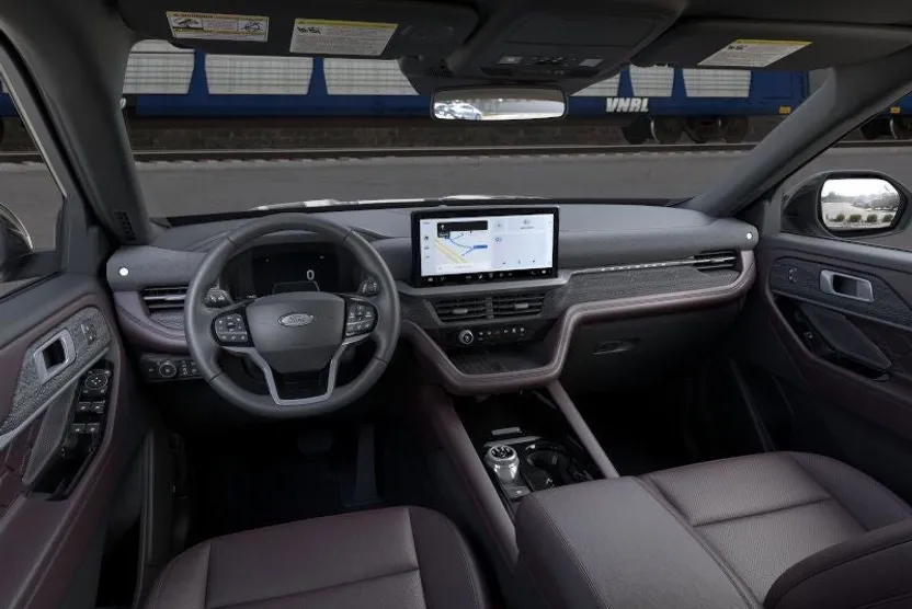 2025 Ford Explorer Platinum photo 1