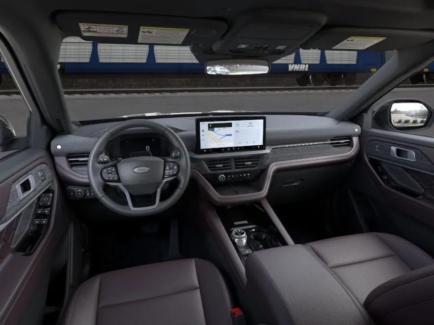 2025 Ford Explorer Platinum photo 1