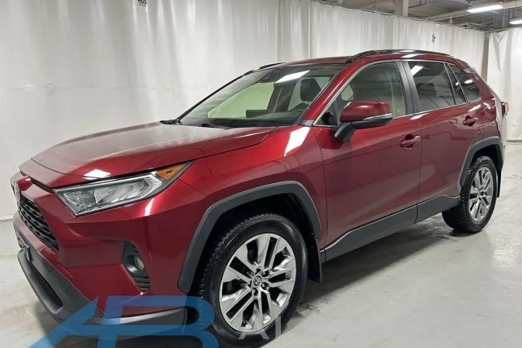 2021 Toyota RAV4 XLE Premium photo 1