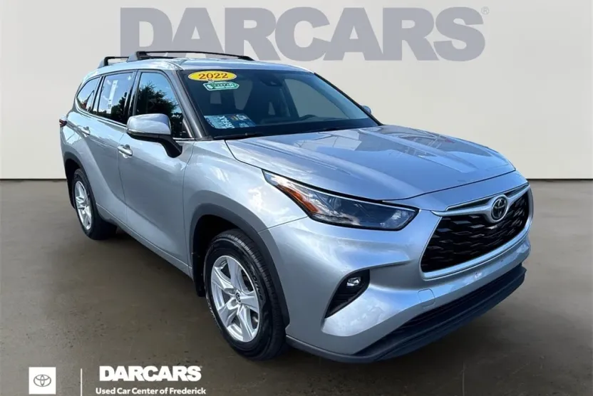 2022 Toyota Highlander LE photo 1