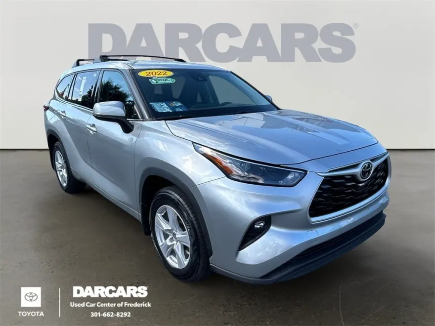 2022 Toyota Highlander LE photo 1