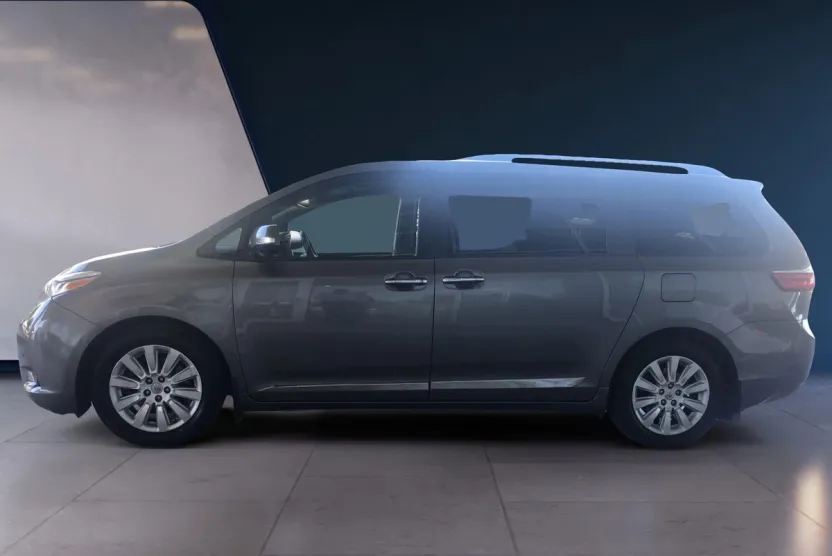 2016 Toyota Sienna Limited Premium photo 1