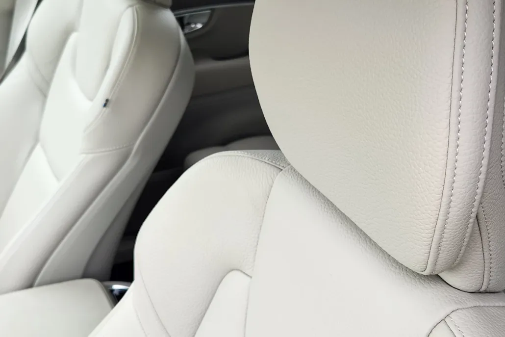 2025 Volvo XC90 T8 Plus photo 1