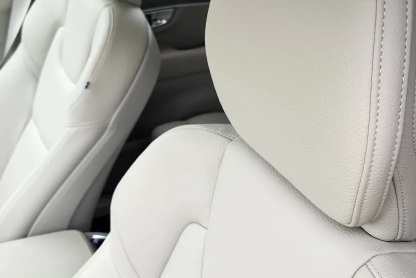 2025 Volvo XC90 T8 Plus photo 1