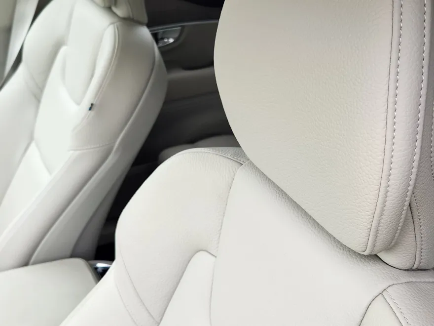 2025 Volvo XC90 T8 Plus photo 1