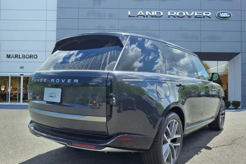 2025 Land Rover Range Rover SE photo 1