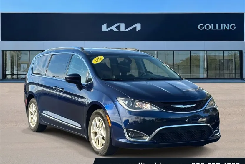 2018 Chrysler Pacifica Touring L photo 1