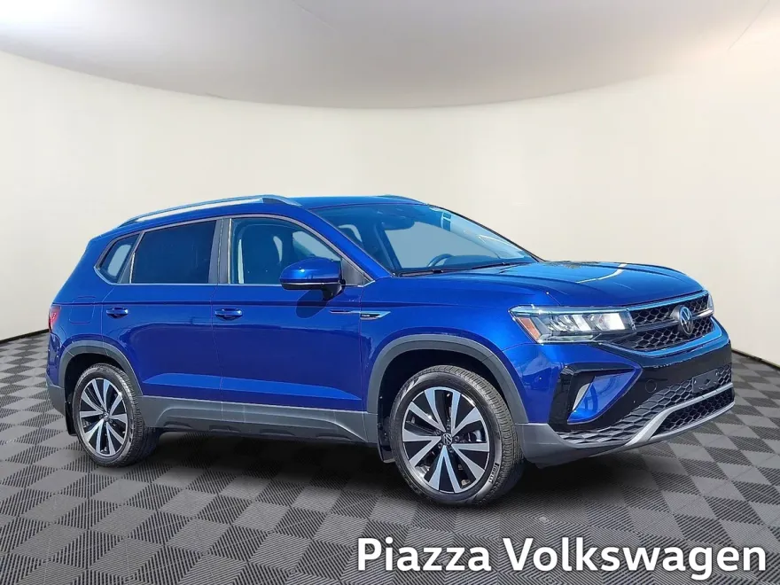 2023 Volkswagen Taos SE photo 1