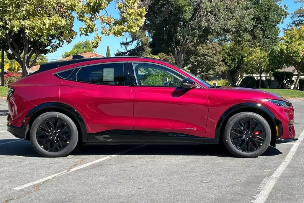 2025 Ford Mustang Mach-E Premium photo 1